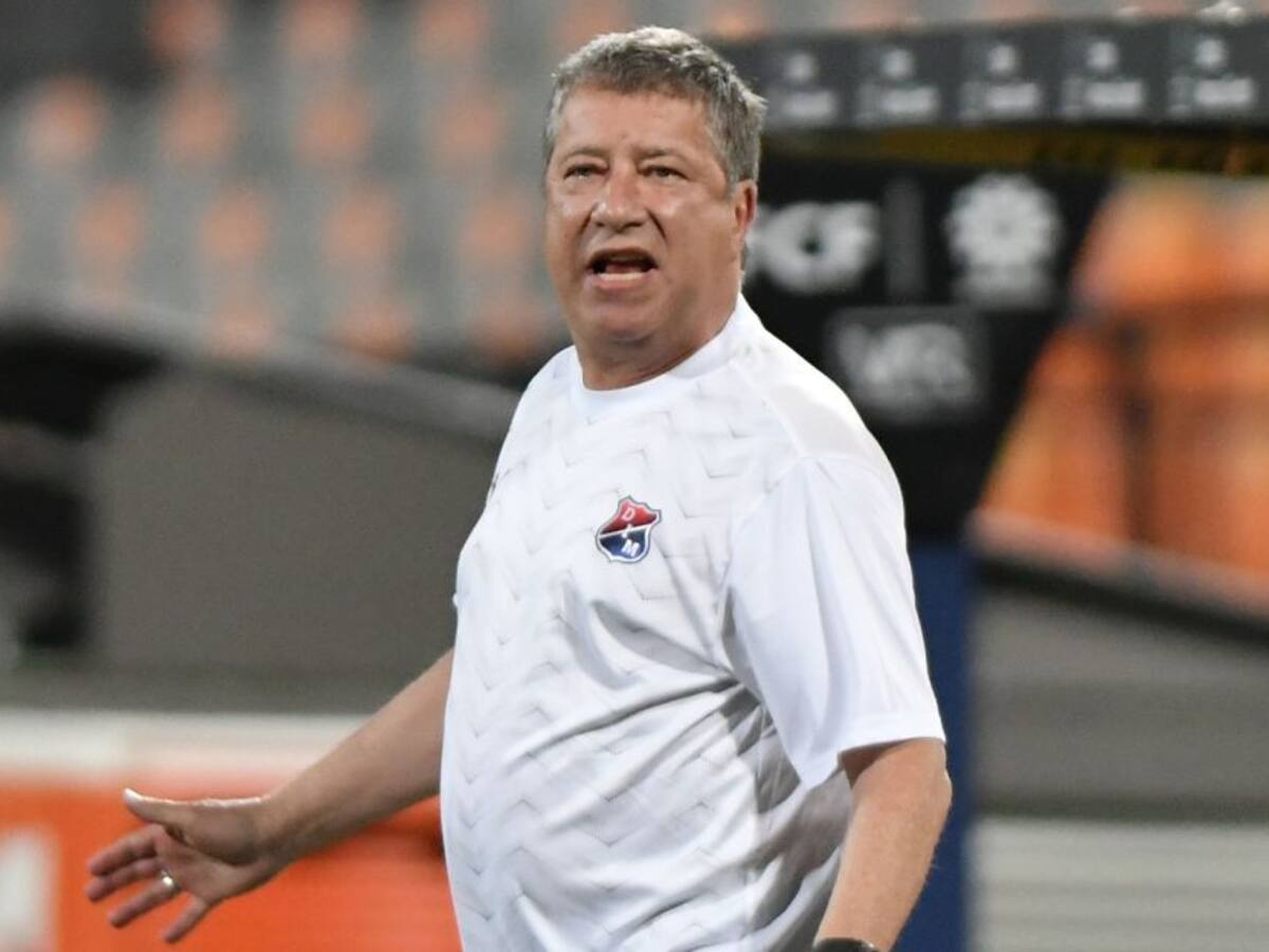 'Bolillo' no se guardó nada con hinchas que fueron a presionar al DIM