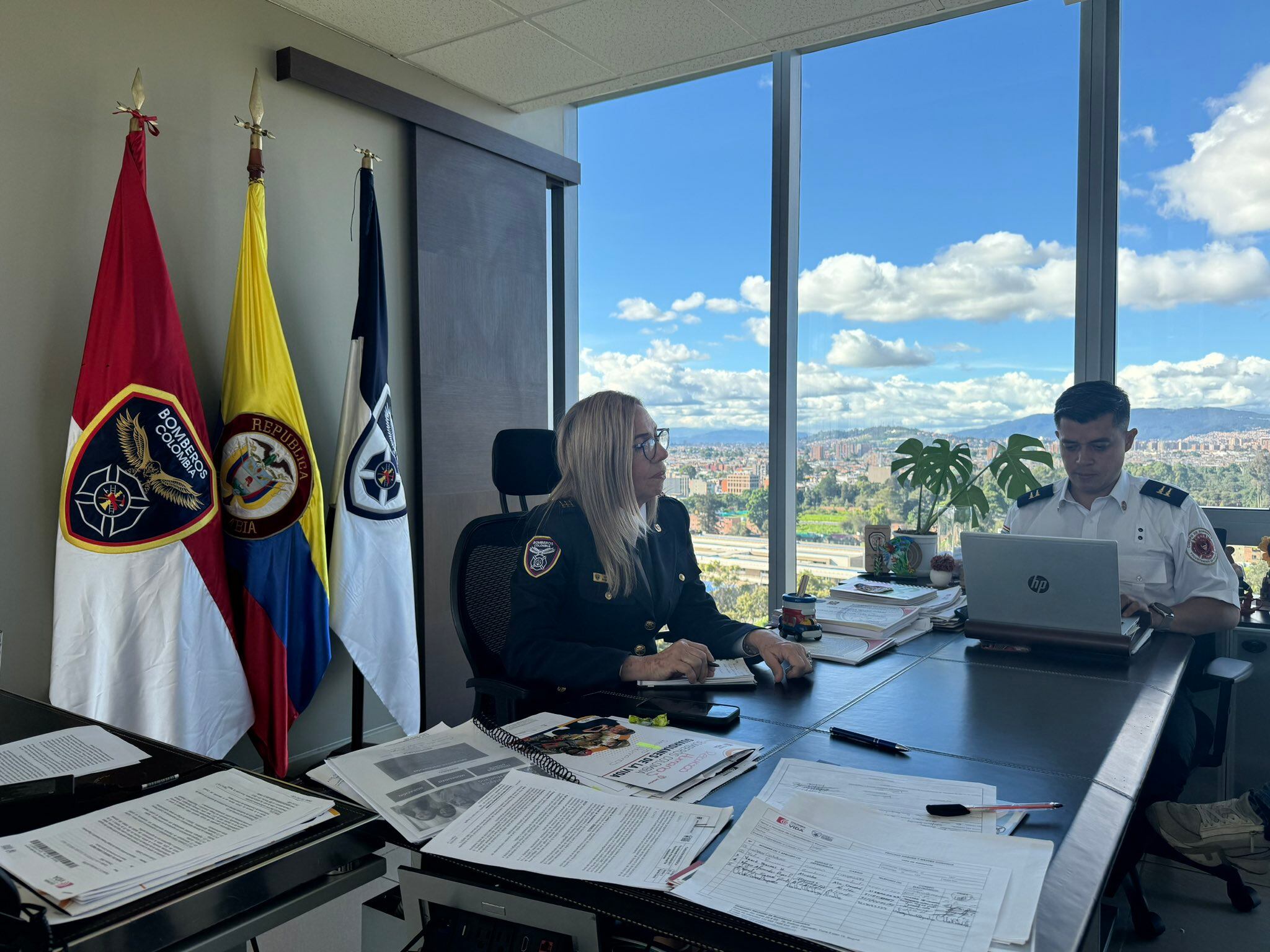 Reunión de alcaldes y bomberos nacionales genera controversia por maltrato de la directora