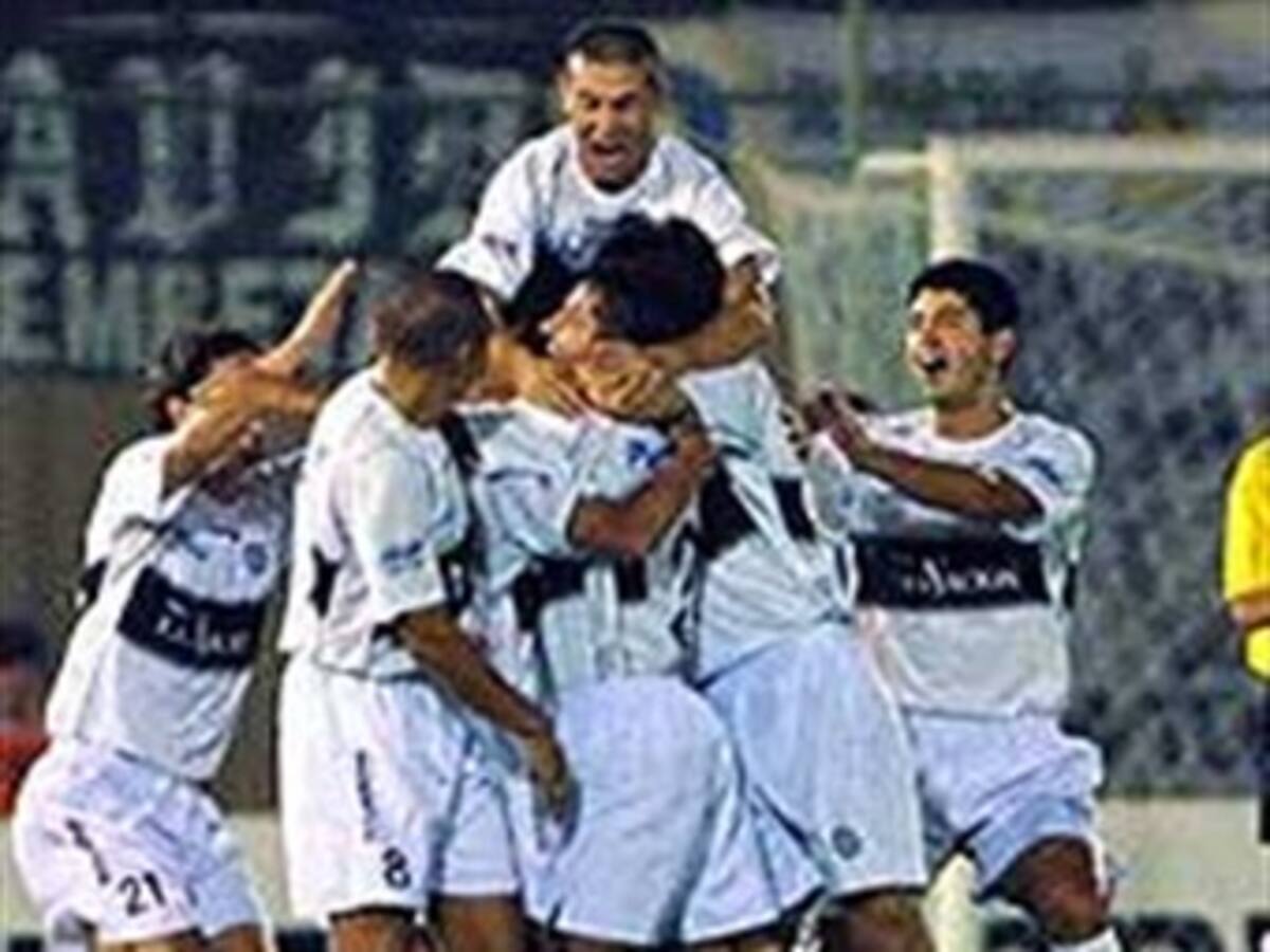 Olimpia enfrentará al Santa Fe en semifinales