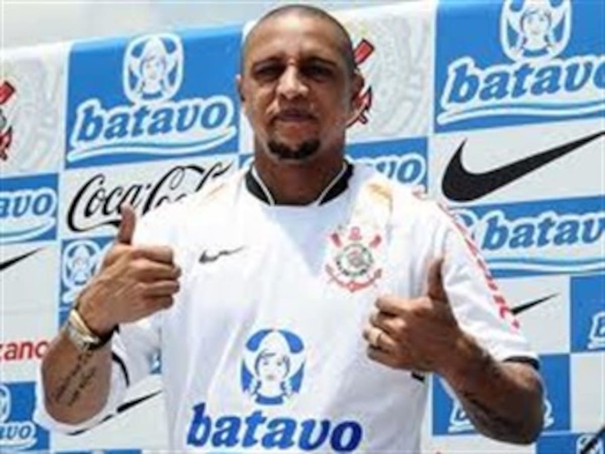 Representante del Anzhí viaja a Brasil para cerrar fichaje de Roberto Carlos