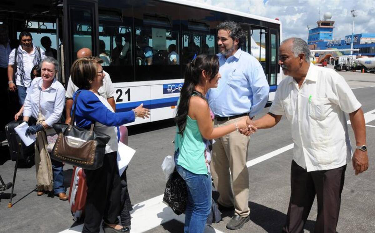 La tercera delegación de víctimas llegó este miércoles a La Habana, Cuba, para asistir a la sesión en la Mesa de Conversaciones con el Gobierno de Colombia y las Farc.