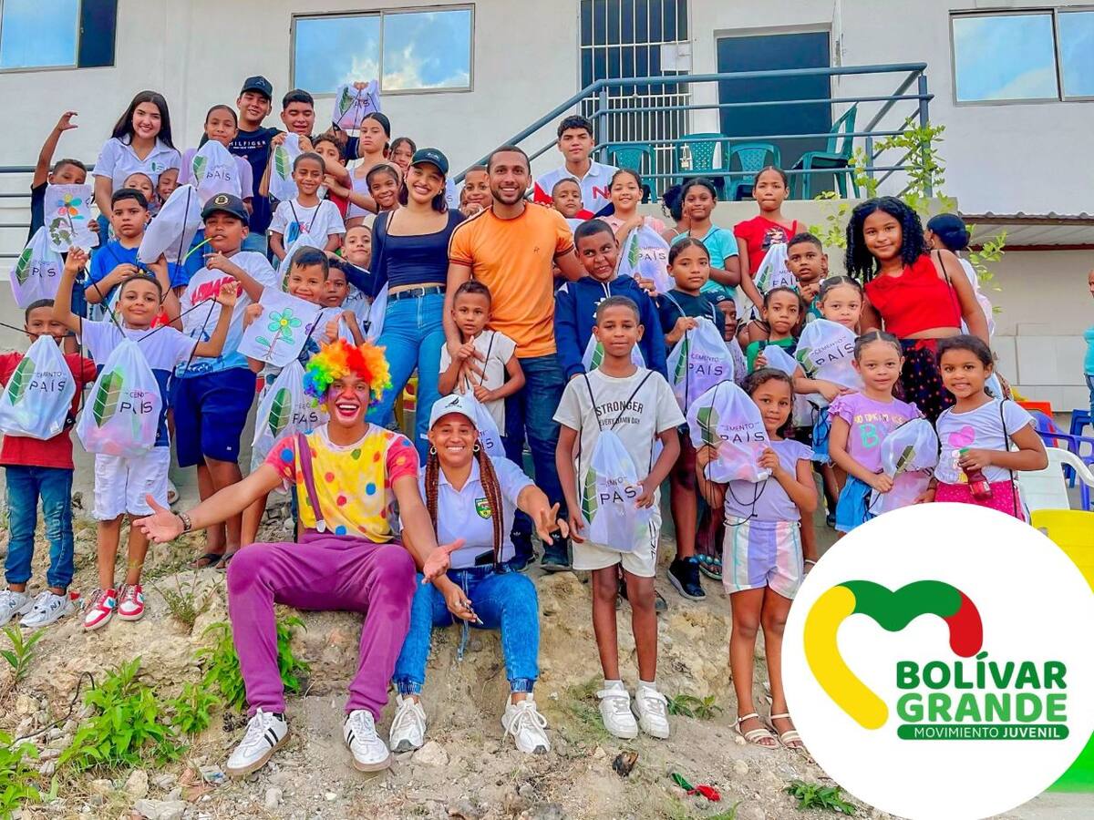 Niños del barrio Palestina celebraron su día con Cemento País
