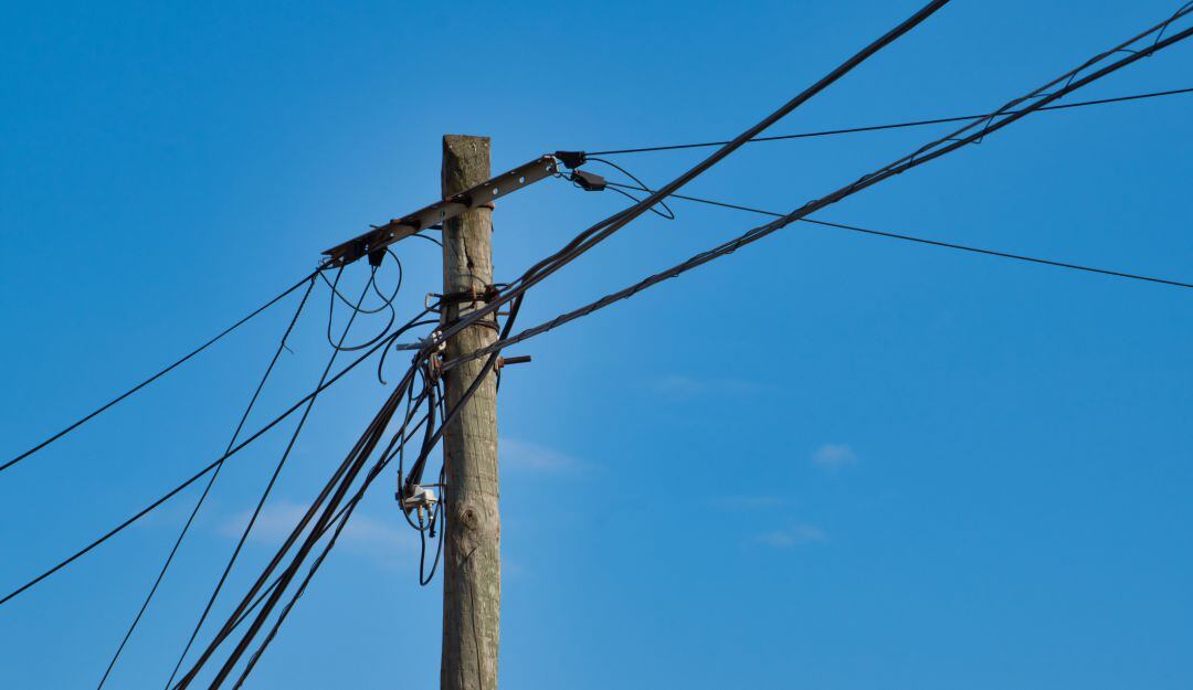 Imagen referencia poste de energía