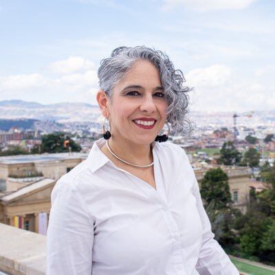 La precandidata presidencial del Pacto Histórico destaca proyectos de infraestructura, educación, salud y reforma agraria.