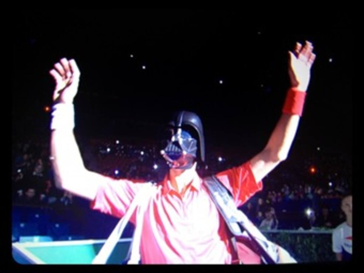 Djokovic celebró Halloween con un máscara de Darth Vader en París