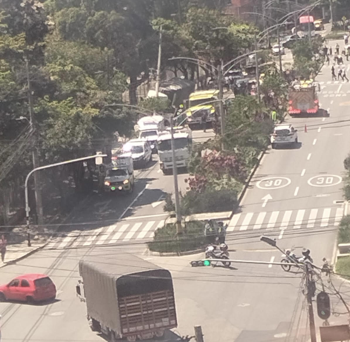 Accidente de tránsito en el barrio Tejelo de Medellín dejó seis heridos. Foto: cortesía.
