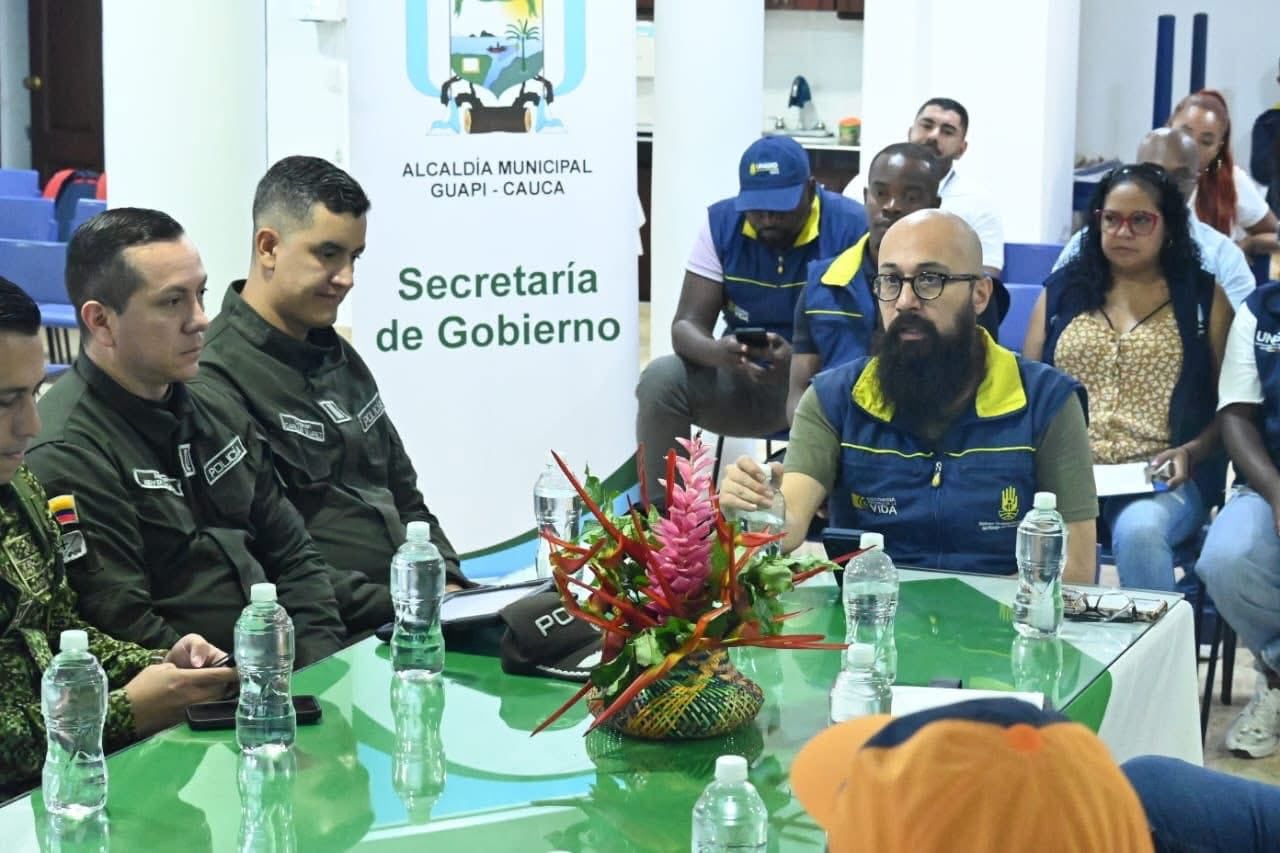 Carlos Carrillo, directo de la UNGRD, en consejo de gestión del riego en Guapi, Cauca. Crédito: Alcaldía de Guapi.