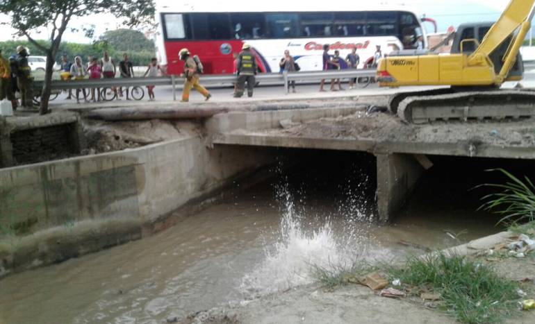Cuerpo de Bomberos de Santa Marta atendió la emergencia. /FOTO BOMBEROS