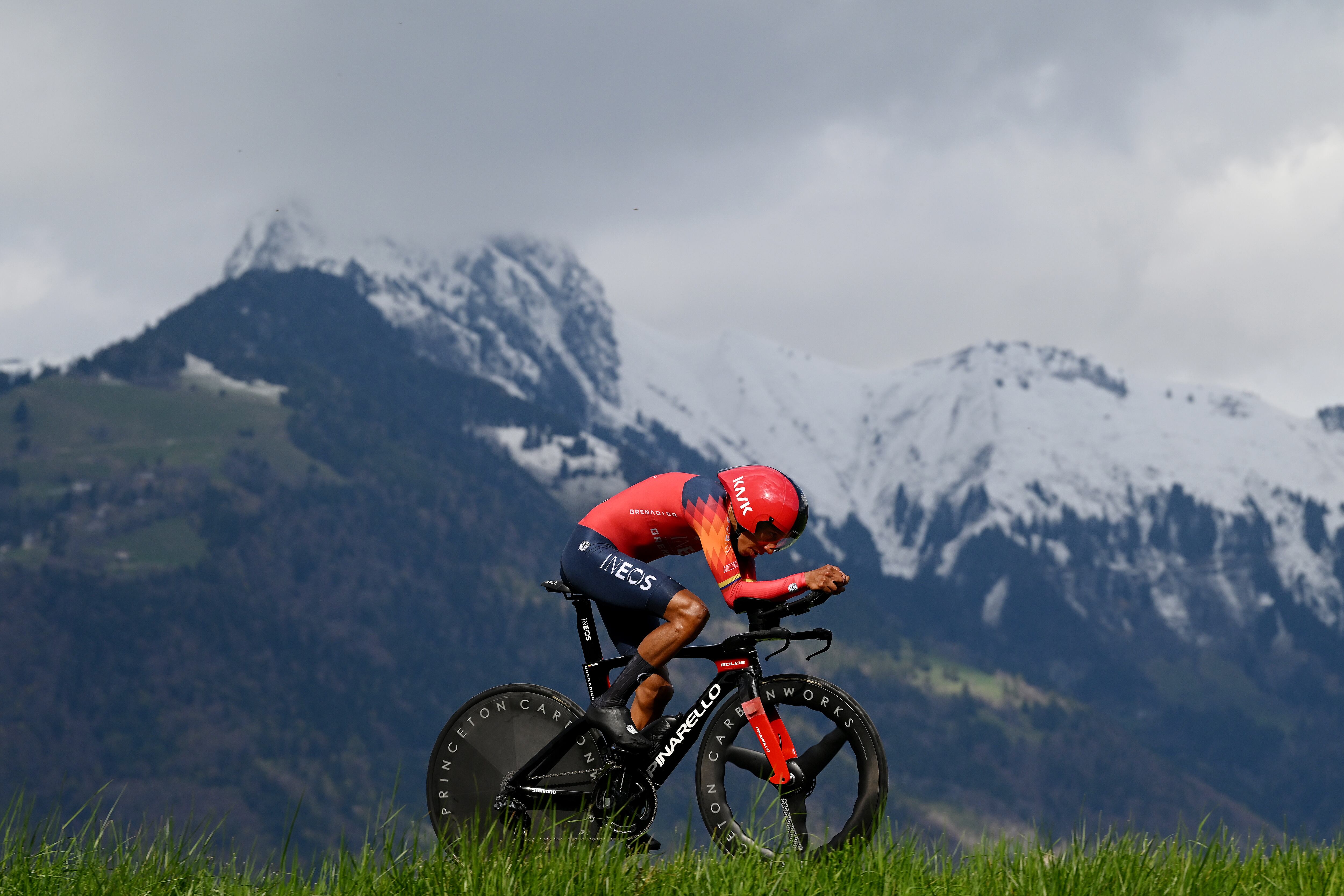 Egan Bernal durante el prólogo del Tour de Romandía. (Photo by Dario Belingheri/Getty Images)