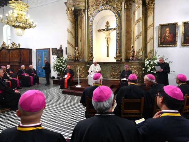 Todos los obispos chilenos presentan su renuncia al papa Francisco