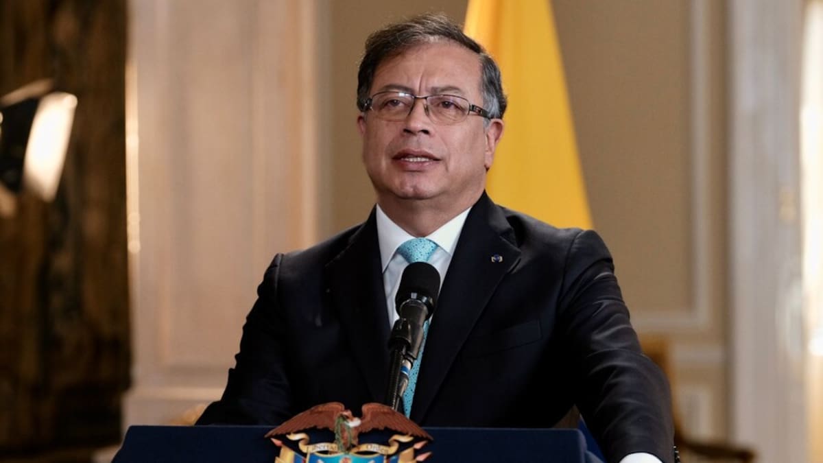 Petro suspende sus viajes y ordena que aviones de la FAC transporten viajeros afectados
