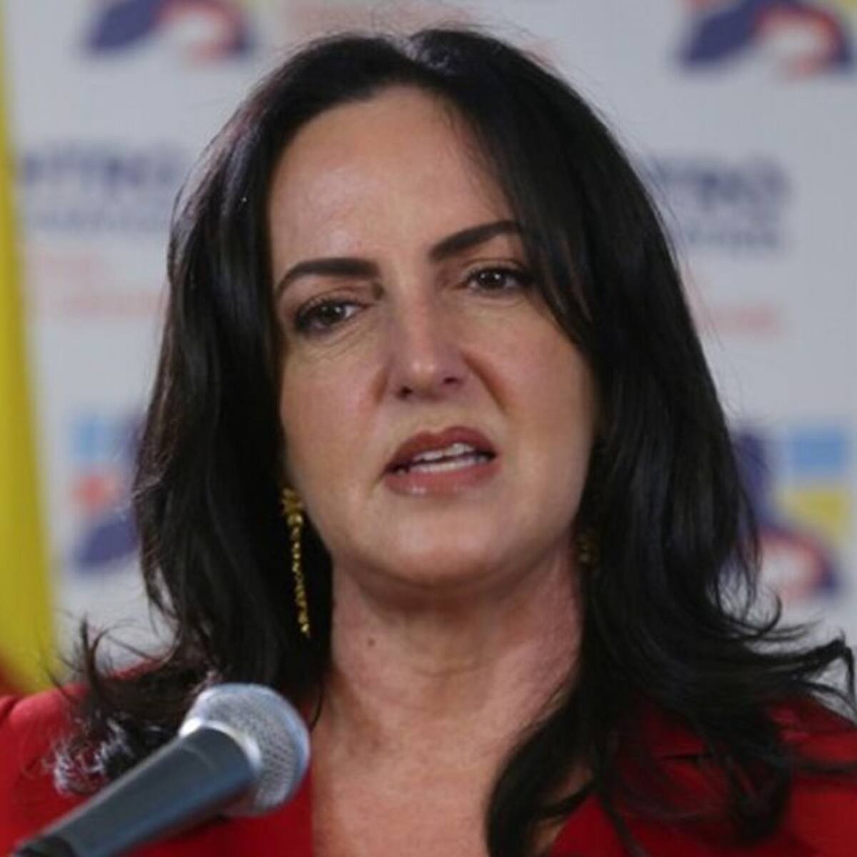 “Dicen que Petro tiene problemas con el alcohol, tendría que tratarse”: Cabal