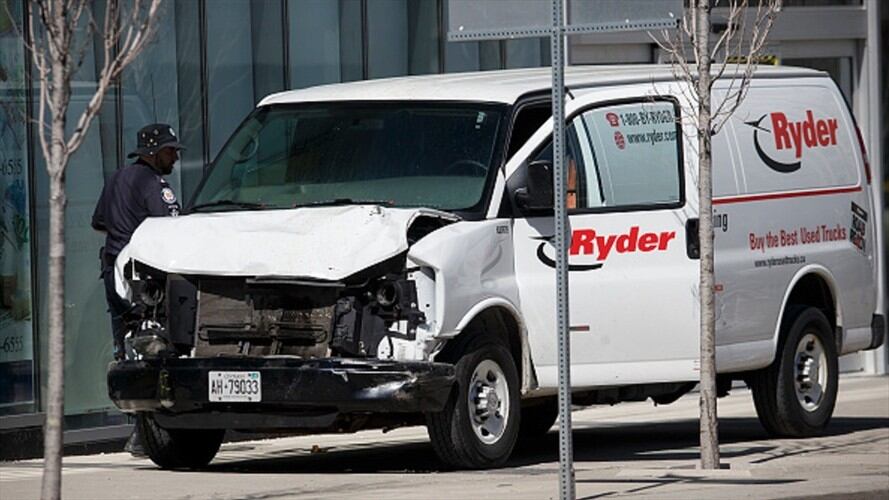 Esta camioneta atropelló a varias personas en Toronto. Foto: Getty Images