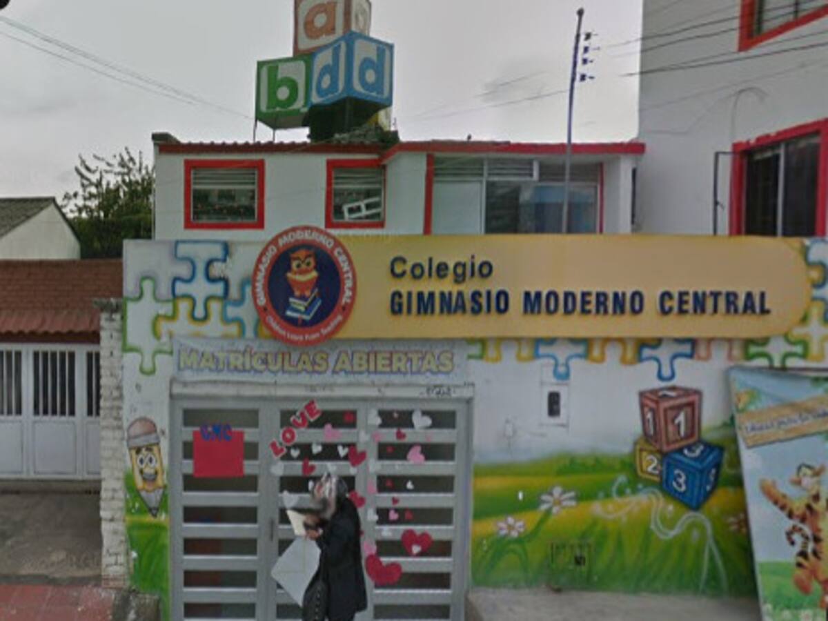 Más de 40 niños tendrían que repetir año escolar, al no contar el colegio con licencia