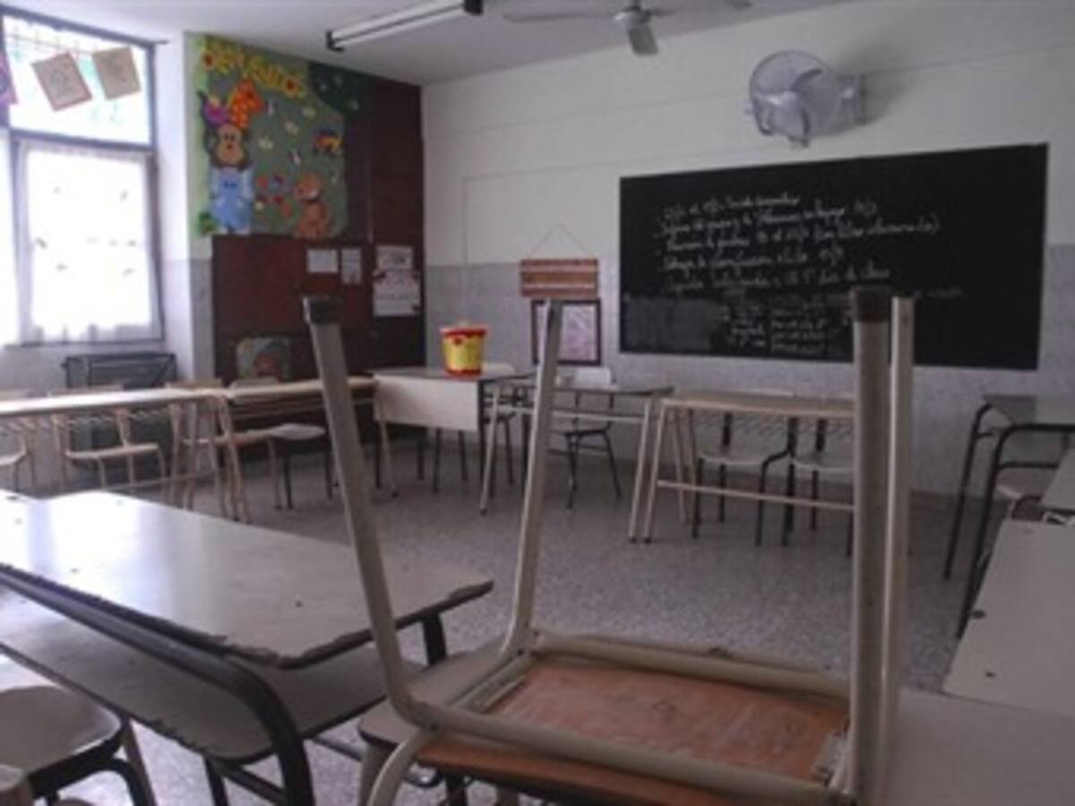 Huelga de profesores paraliza por segundo día colegios en Argentina