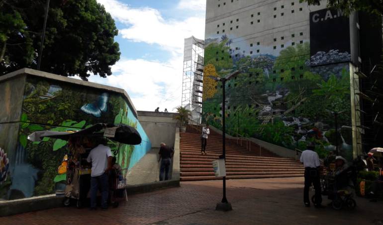 Facebook Caracol radio Armenia 1150am Tw @caracolRArmenia línea WhatsApp 3155681277 