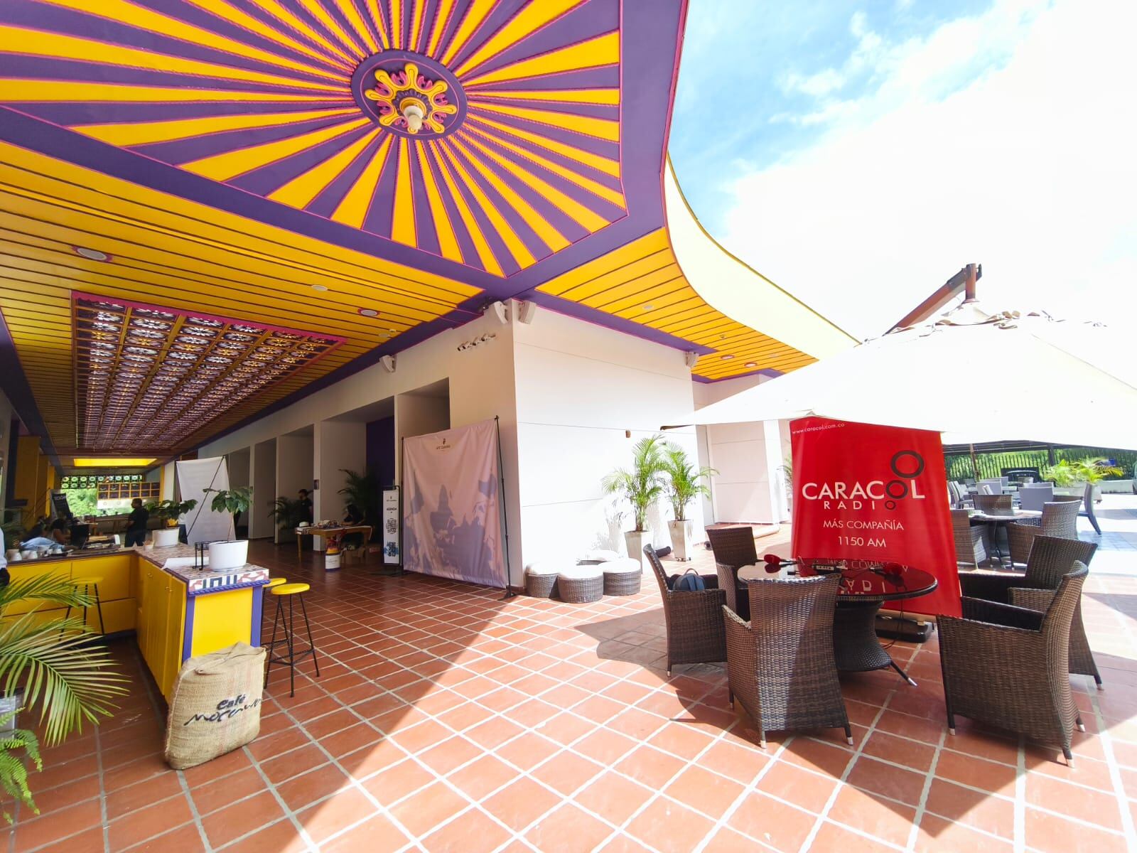 Caracol Radio Armenia desde el hotel Mocawa Resort en el evento "El norte es el sur" de la APC Colombia. Foto: Jaiver Octavio García