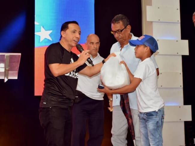 La Iglesia la Unción de Cartagena entregó ayudas a familias venezolanos