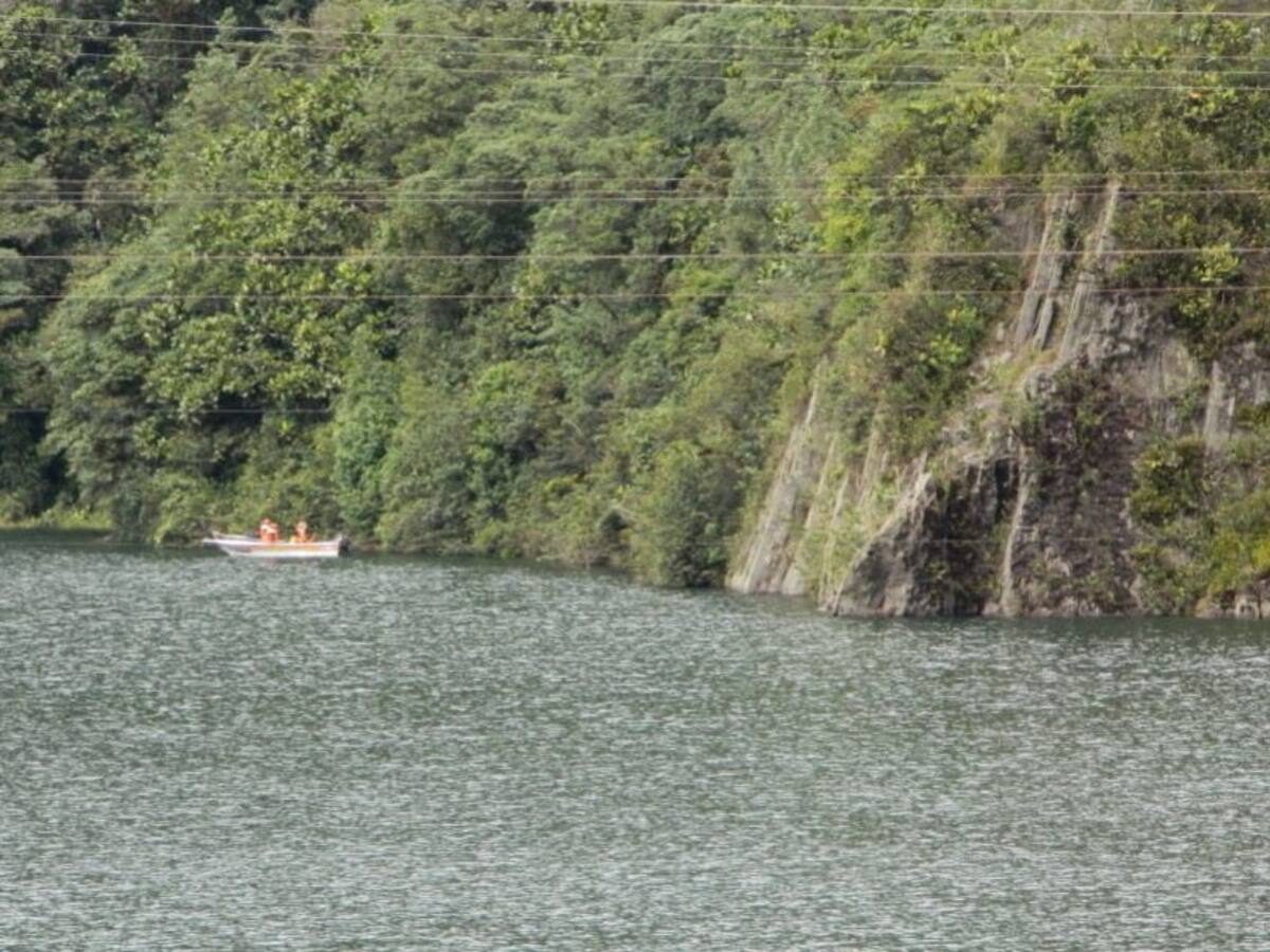 Buscan en aguas del Lago Calima hombre que se habría suicidado