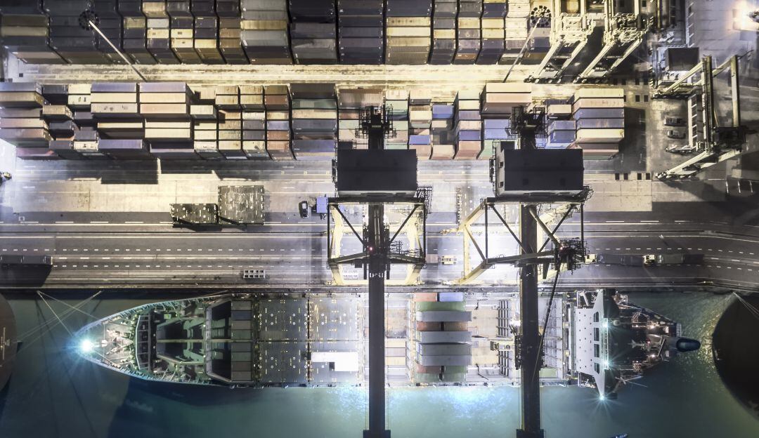 Carros Porsche se hundieron el mar mientras eran transportados en un buque