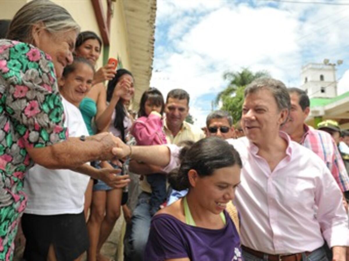 Santos anuncia más inversión para vías y acueductos