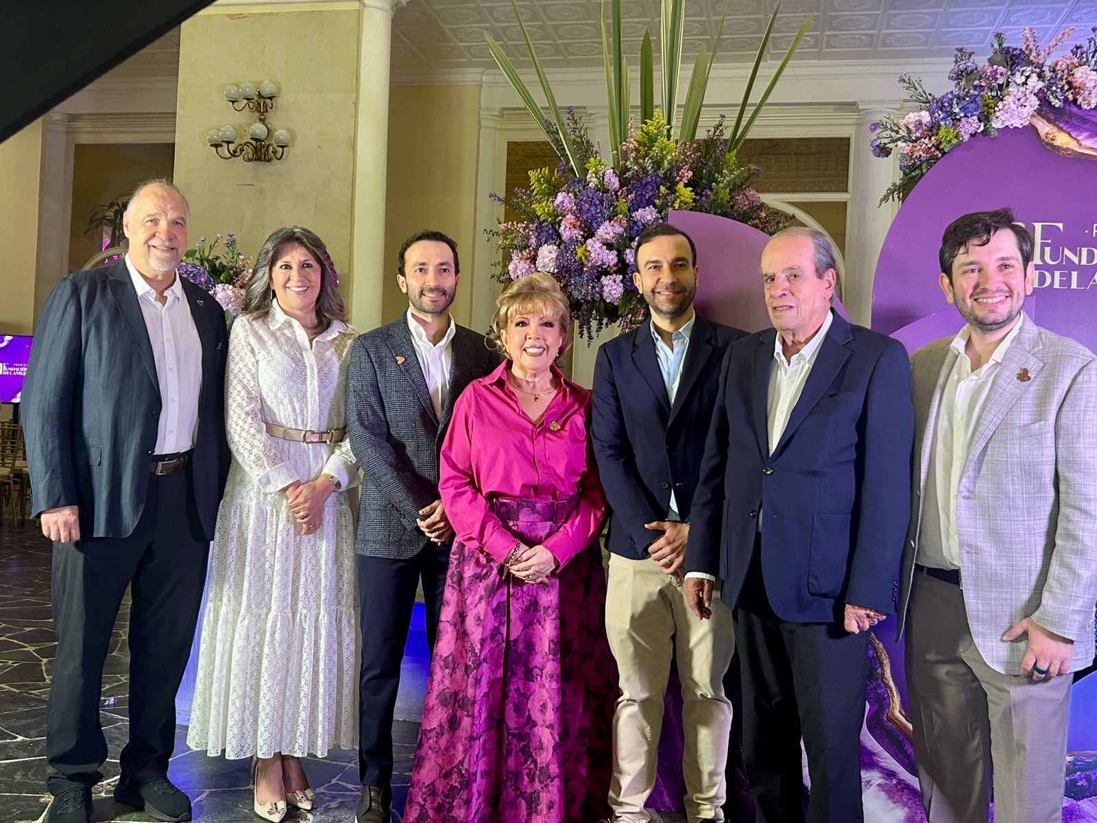 Fundación de la mujer premió a las mujeres microempresarias del país. Foto: Caracol Radio. 