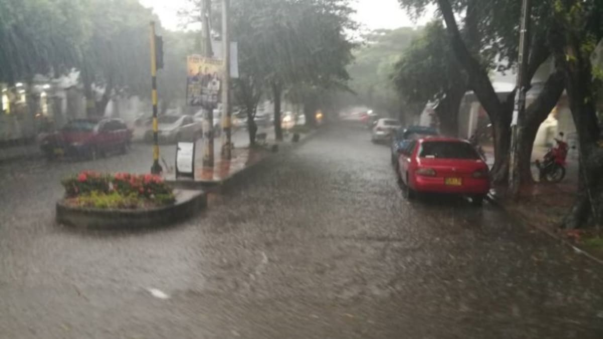 “Necesitamos que nos ayuden arreglando esta avenida”: dice taxista por el mal estado de la Guaimaral