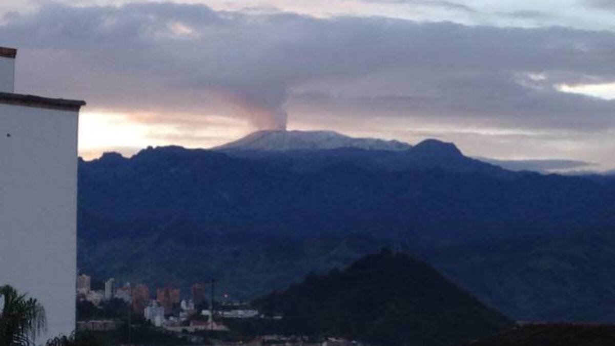Se registra nueva emisión de ceniza en el volcán Nevado del Ruiz