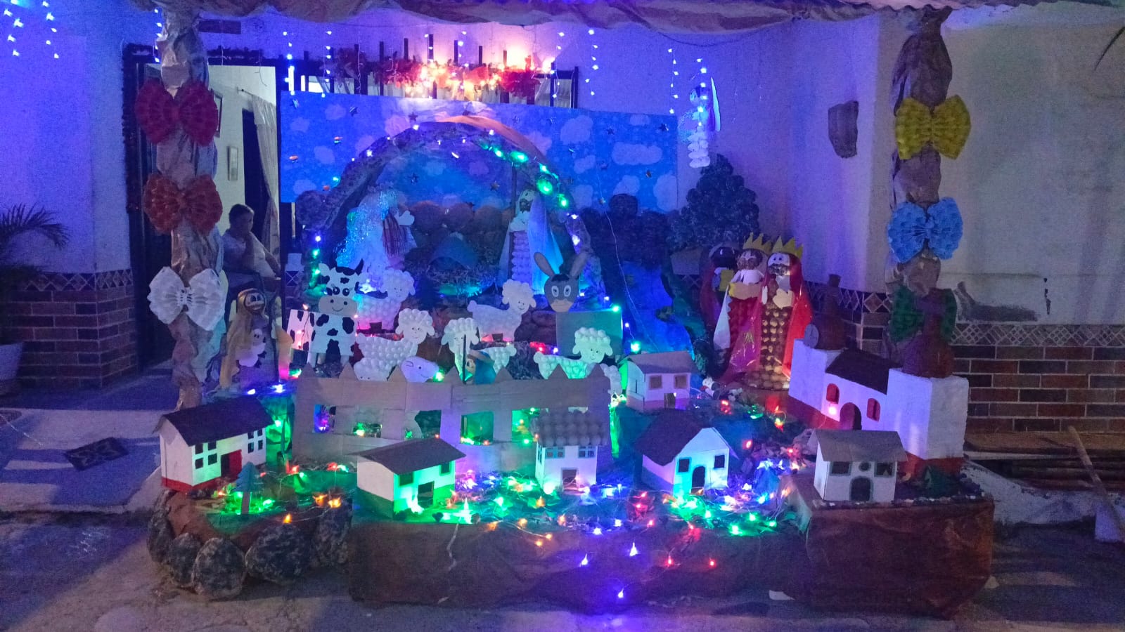 La creatividad, uso de material reciclado, mensaje ambiental y unión comunitaria a la hora de crear su pesebre, fueron los criterios de calificación.