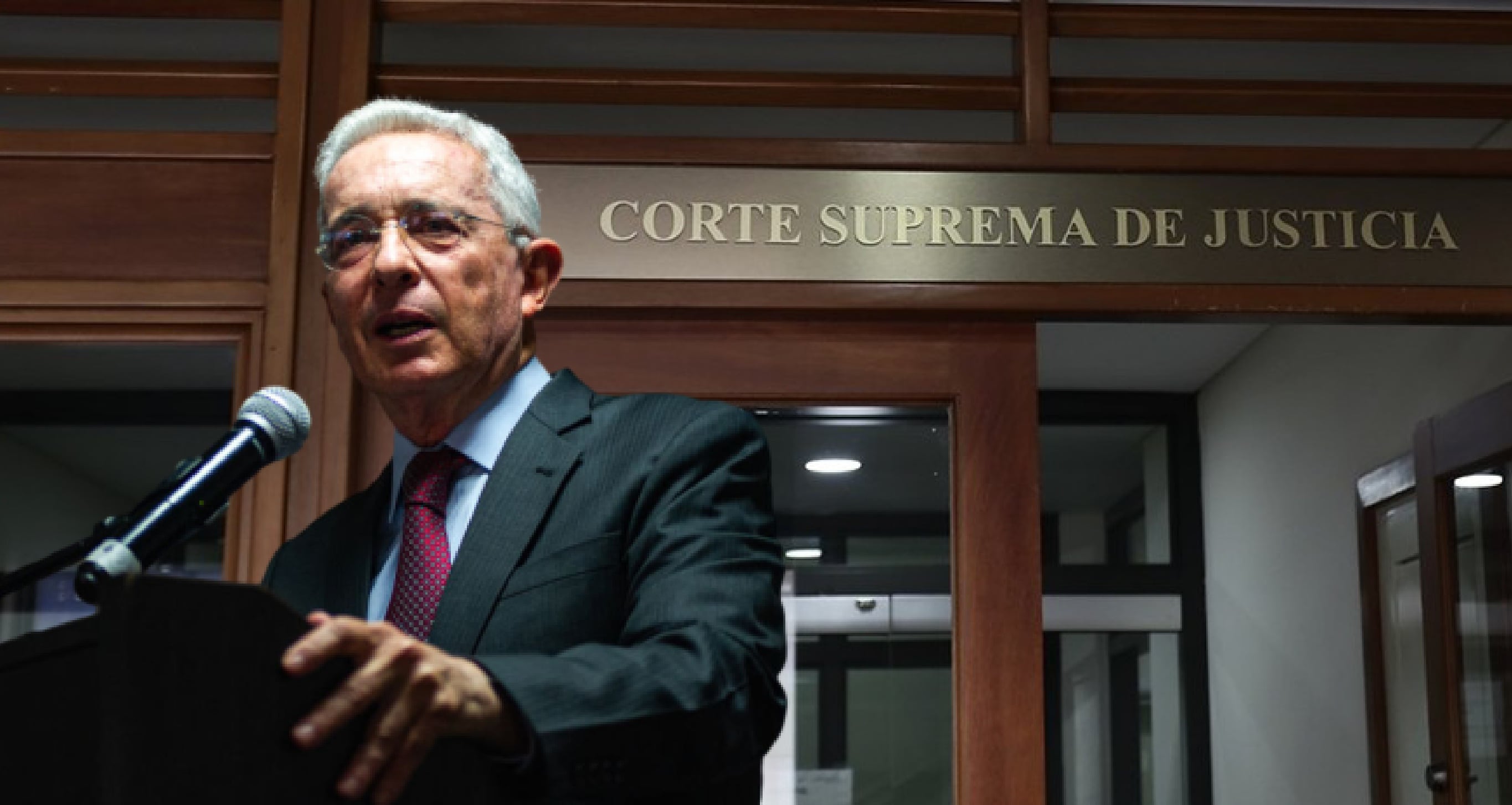 Álvaro Uribe Vélez, expresidnete de la República. el Tribunal Superior de Bogotá lo absolvió de los delitos de fraude procesal y soborno en la actuación penal