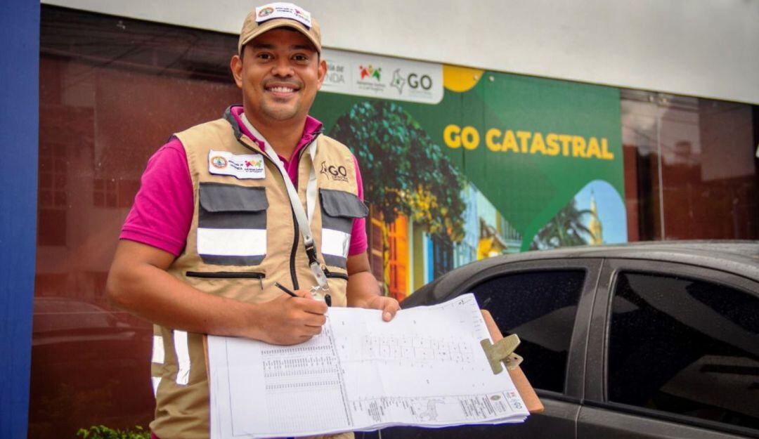 Esto permite verificar la autenticidad de los funcionarios o quejas sobre su comportamiento