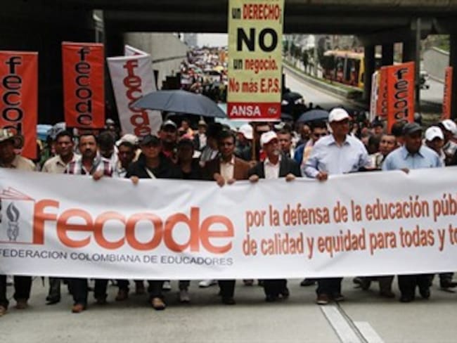Gobierno y Fecode firman acuerdo para levantar el paro de maestros