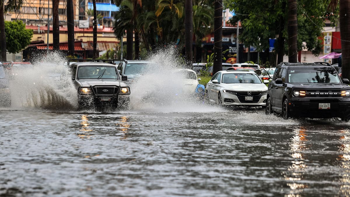 México activa plan de emergencia ante cercanía de huracán Norma