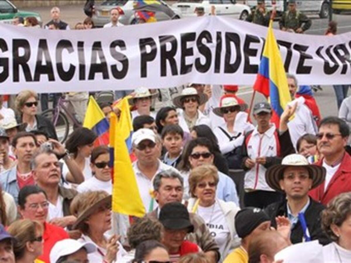 Simpatizantes de Uribe marcharon para agradecerle por su gestión