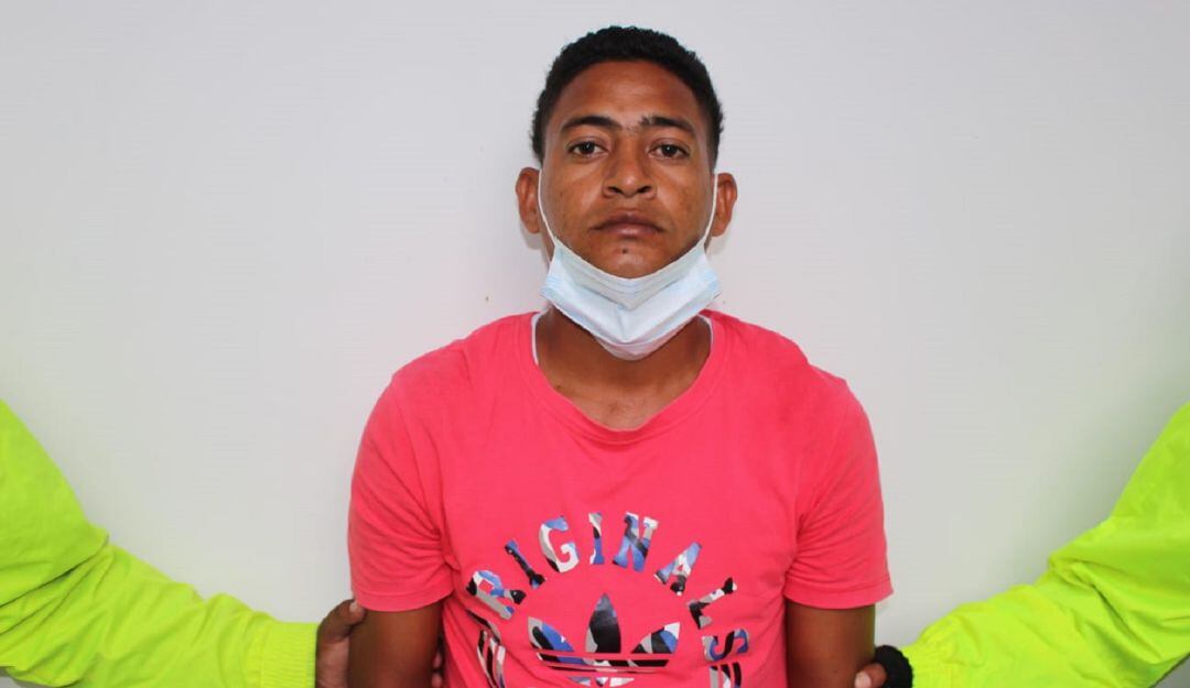 Le figuran antecedentes por hurto calificado y agravado, fabricación, tráfico o porte de armas de fuego y porte de estupefacientes