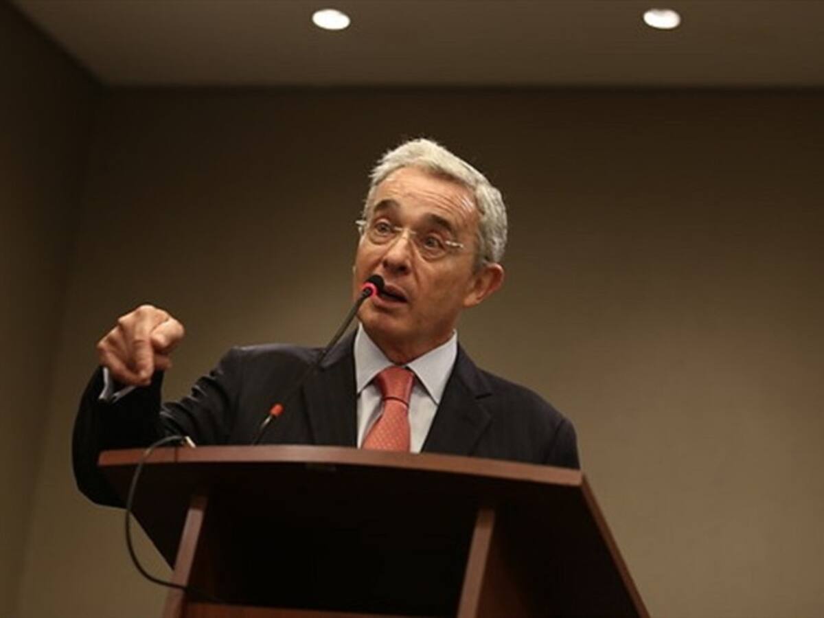 Uribe cuestionó que compulsa de copias en su contra se dé en vísperas de elecciones