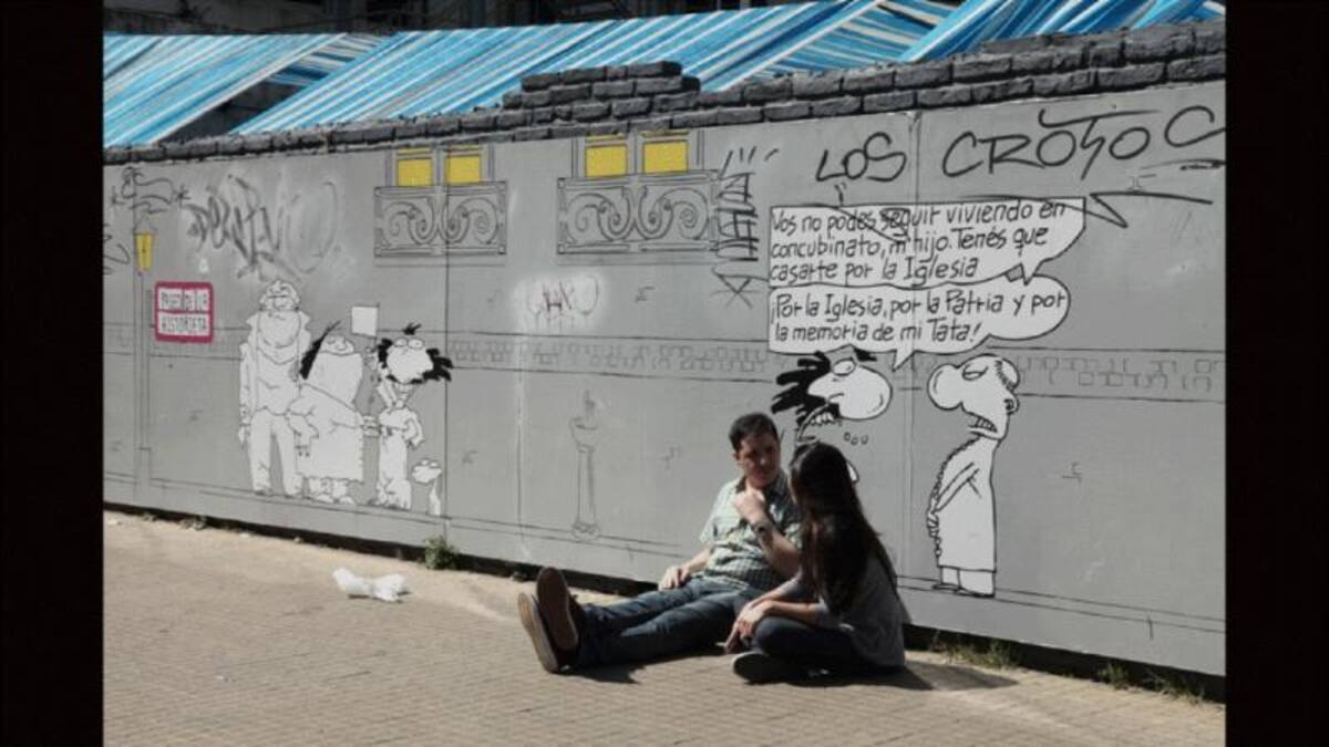 No sólo los argentinos disfrutan de este paseo, sino que se ha convertido en un imán para los turistas. “Me parece importante la iniciativa porque es la forma de ver desde otro punto el arte y todo el legado que dejaron en alguna época los artistas argentinos”, dijo a BBC Mundo David Simmons, un joven colombiano de visita en Buenos Aires.