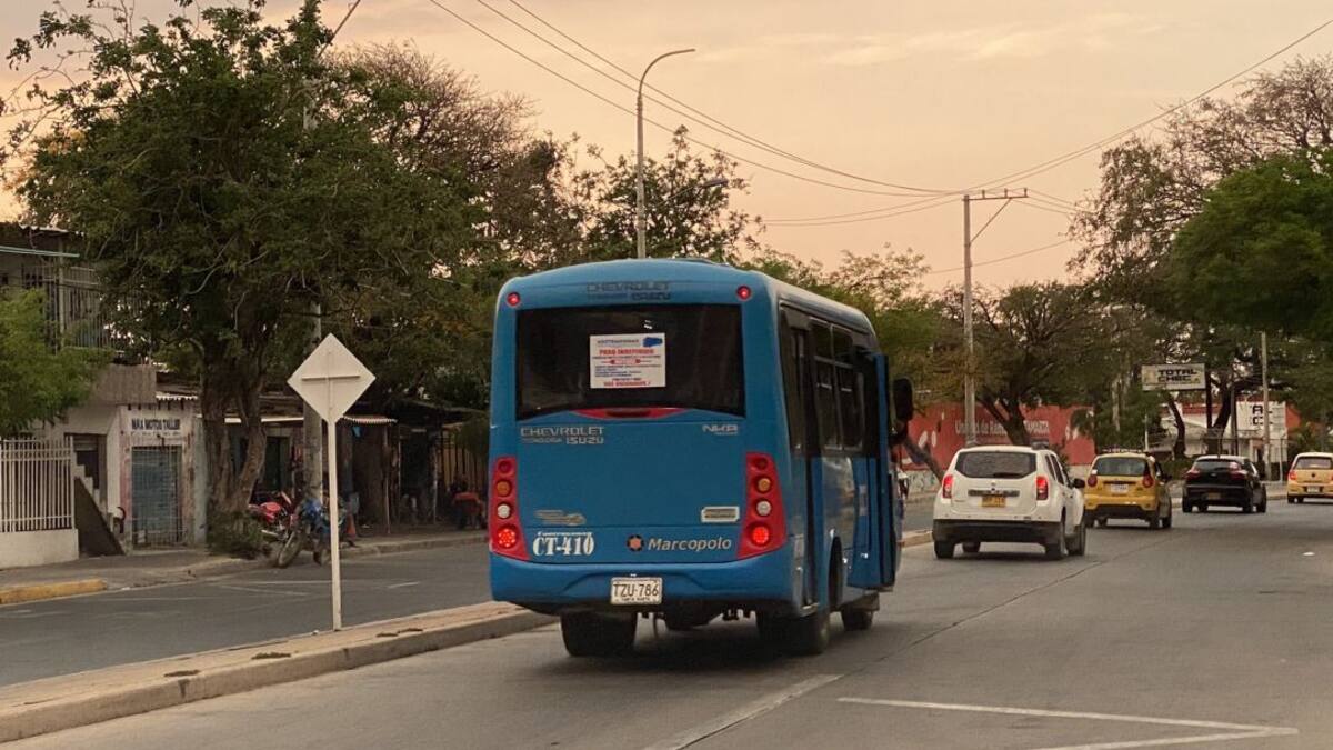 Propietarios de buses protestan en contra de normas impuestas por Alcaldía