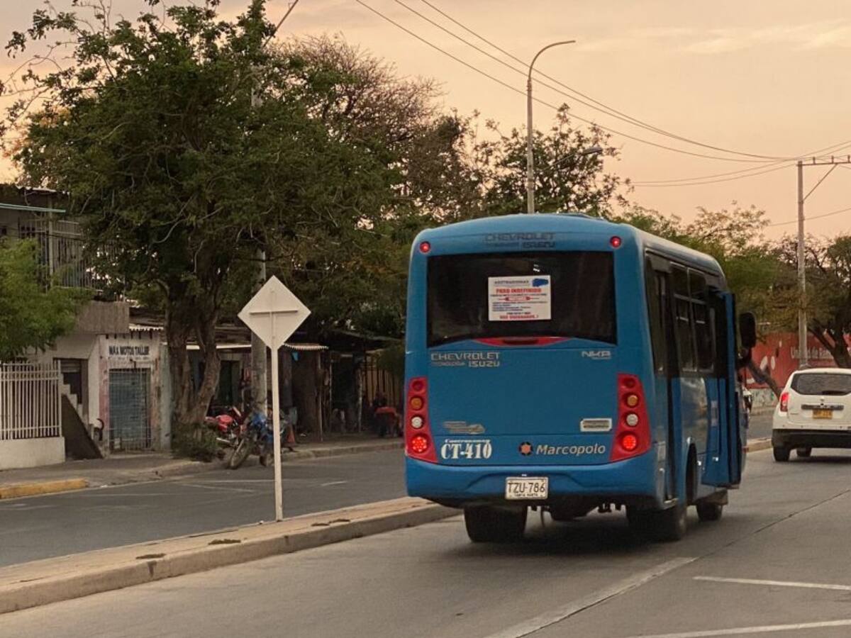 Propietarios de buses protestan en contra de normas impuestas por Alcaldía