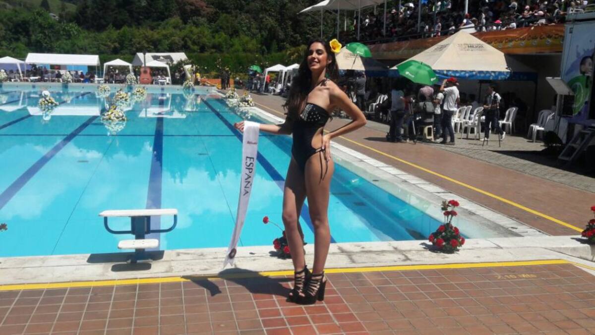 Desfile en traje de baño de las candidatas al Reinado Internacional del Café