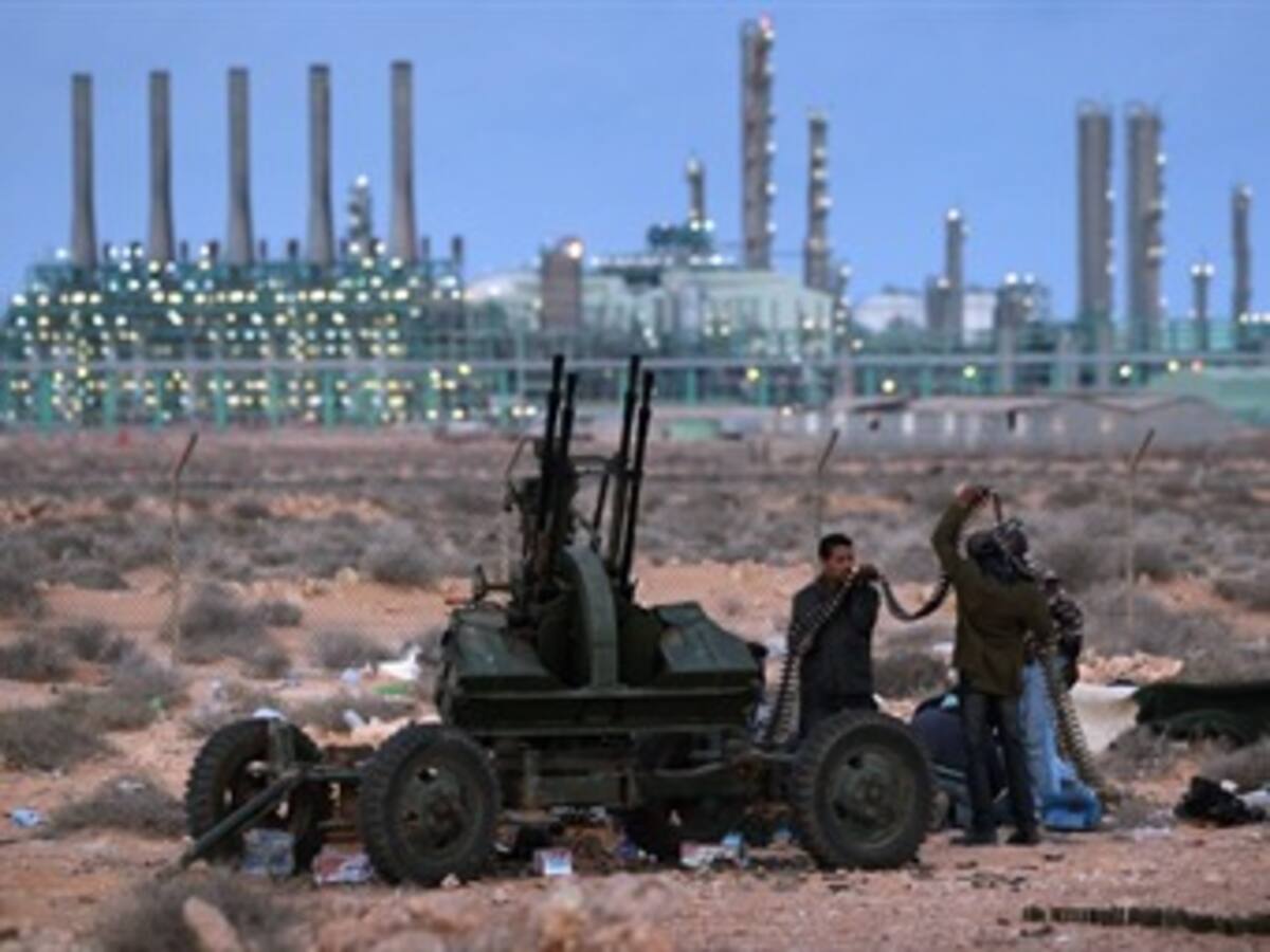 Oposición libia se declara de acuerdo con la 'exclusión aérea' para frenar a Gadafi