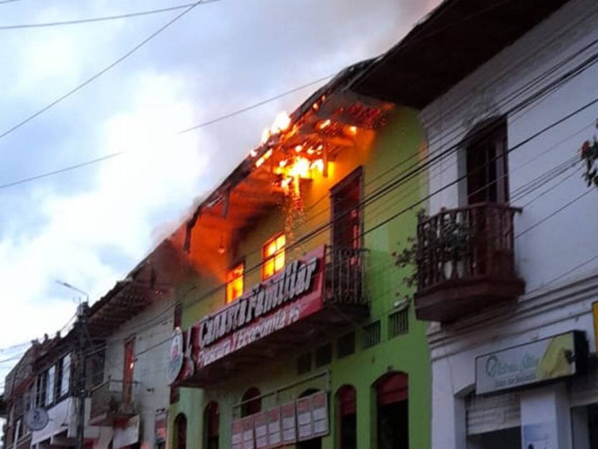 Pánico en Icononzo, Tolima, por voraz incendio