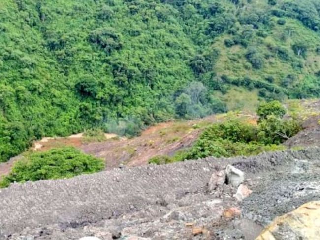 El derrumbe de una mina tiene represado el río Amagá
