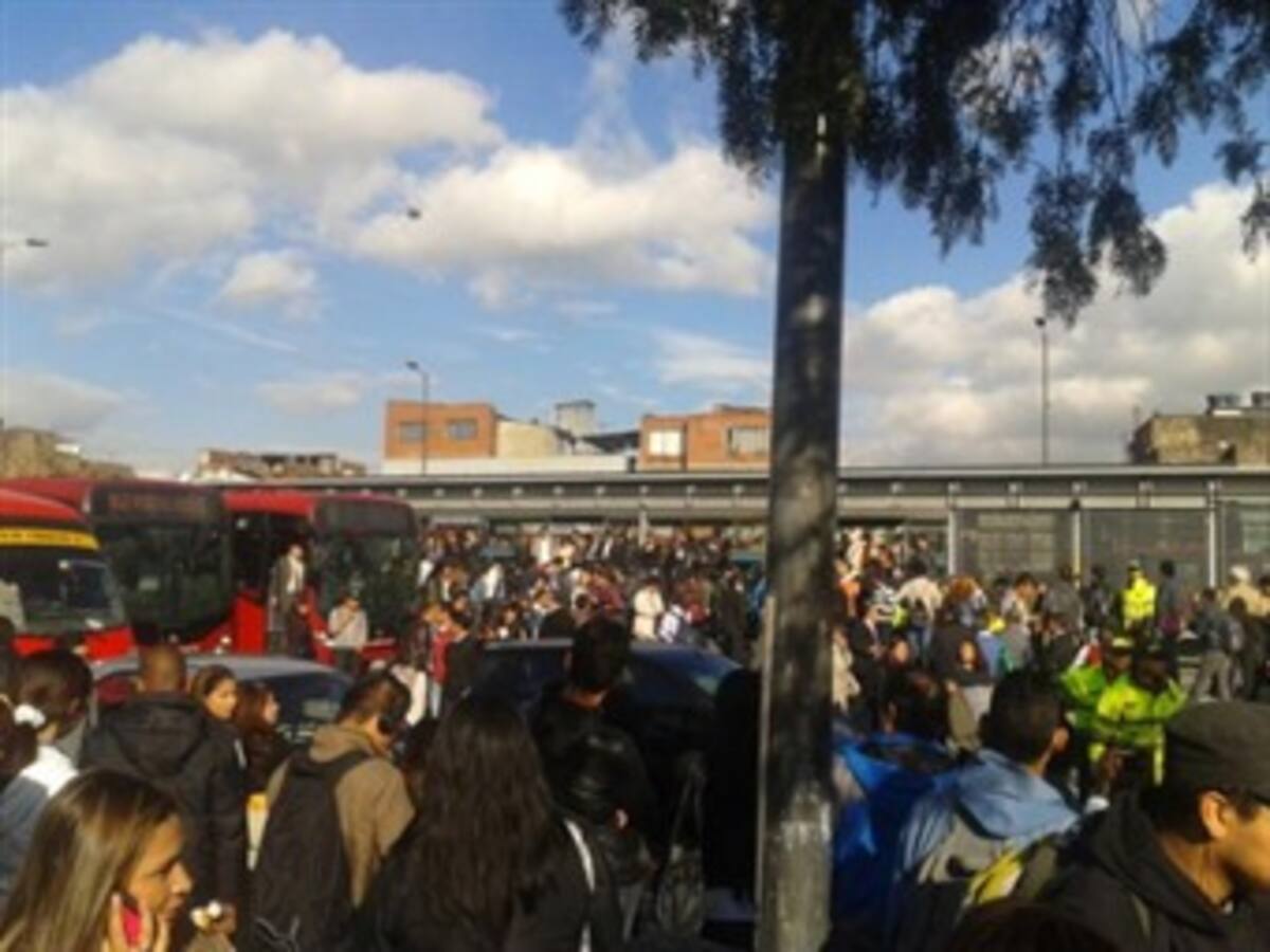 Alcalde de Bogota no descarta 'Plan Tortuga' de operadores de Transmilenio