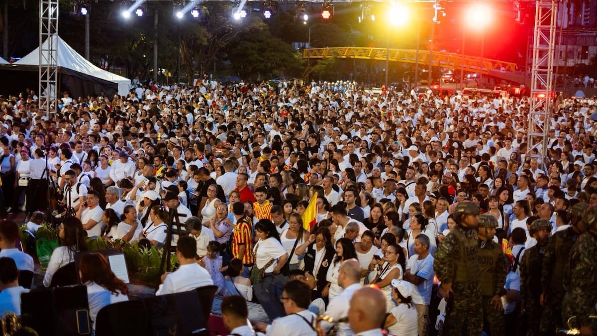 Ciudadanos conmemoraron los 163 años de Pereira con homenaje a las víctimas que dejó el terremoto | Pereira | Caracol Radio