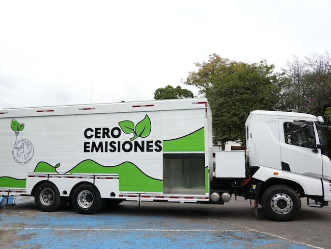 Presentan el primer camión botellero 100% eléctrico en Colombia