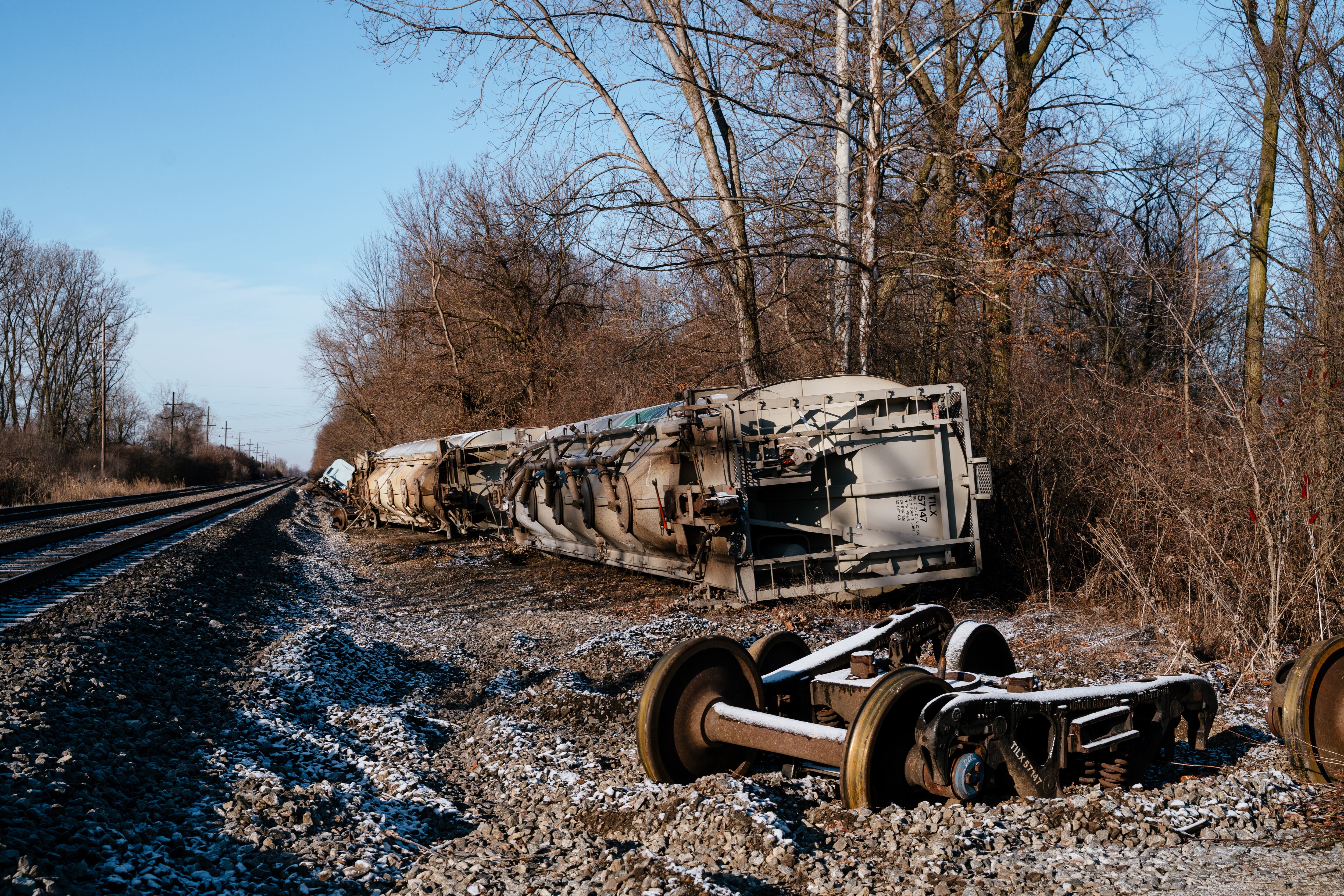 Autoridades de EE.UU. ordenan a compañía de tren analizar contaminación tras accidente en Ohio