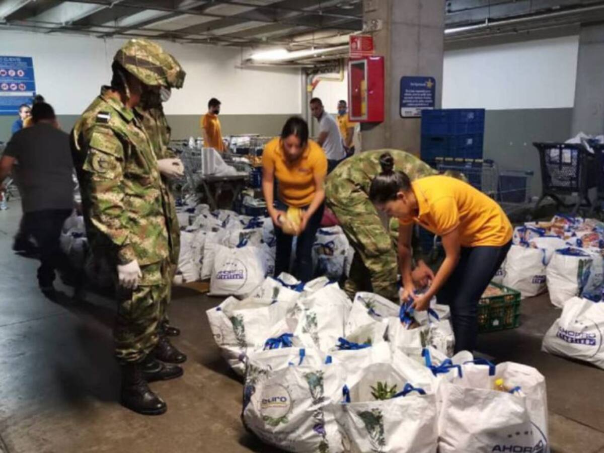 Madres comunitarias de Bienestar Familiar entregan mercados en Risaralda