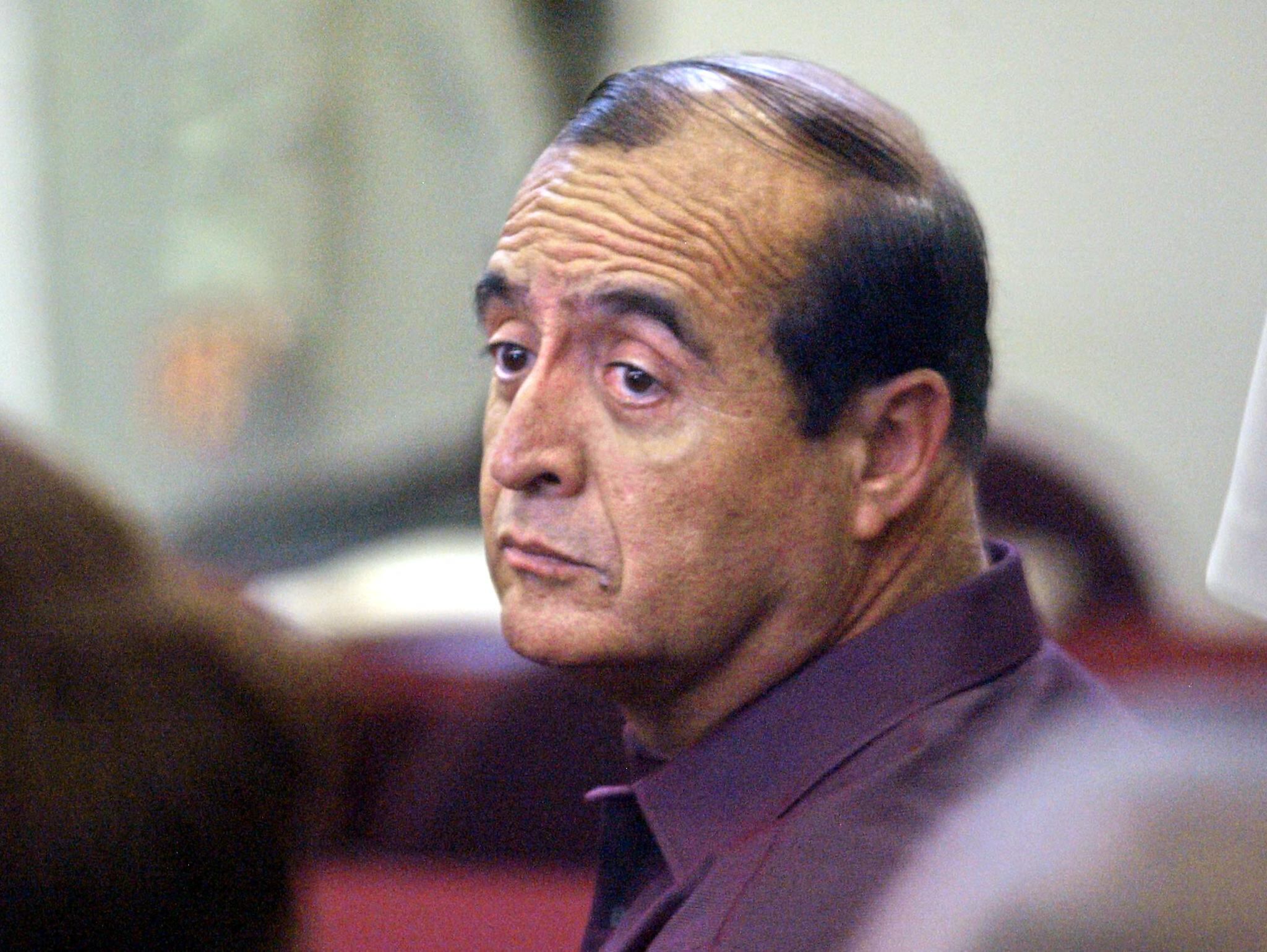 Vladimiro Montesinos (izq.), mano derecha del expresidente peruano Alberto Fujimori. AFP PHOTO/JAIME RAZURI