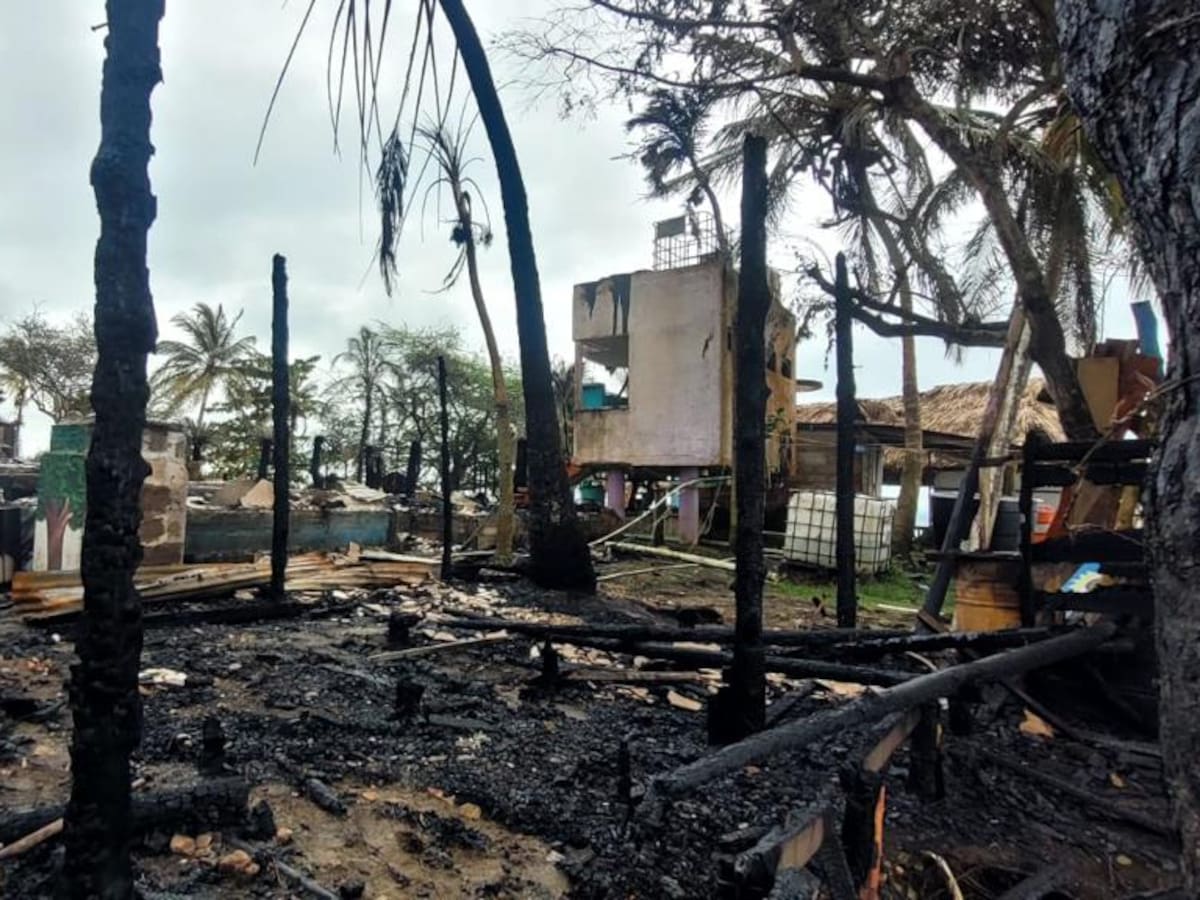 Se quemó un reconocido y tradicional balneario en Necoclí; las autoridades investigan las causas